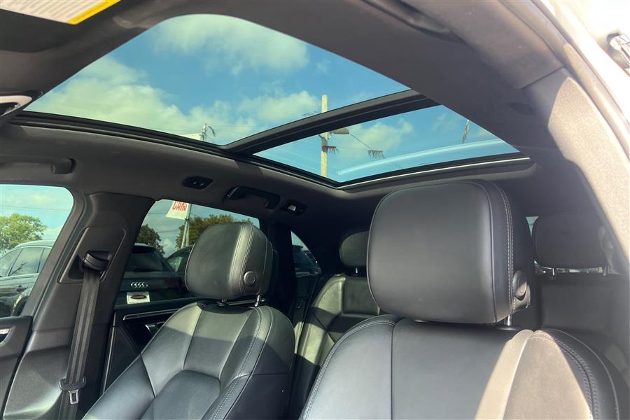 2020 Porsche Macan photo 21