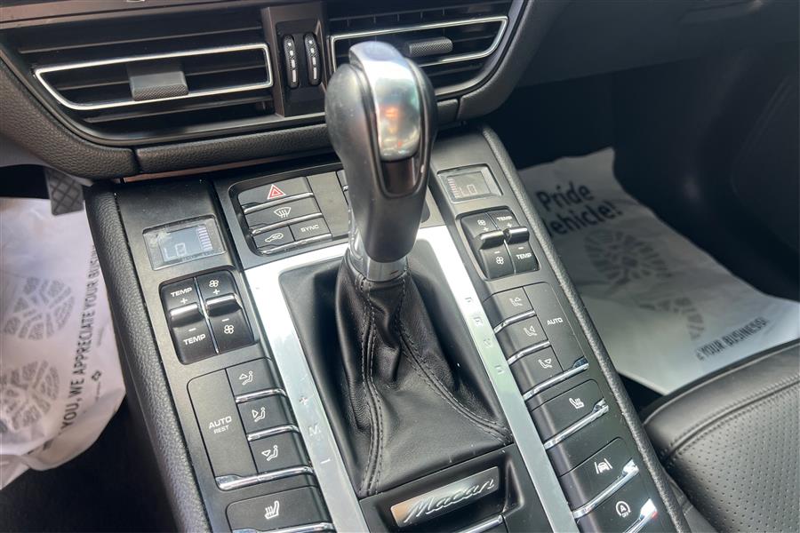 2020 Porsche Macan photo 35