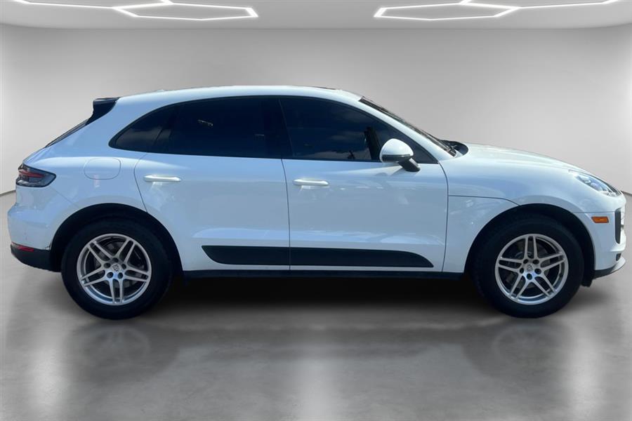 2020 Porsche Macan photo 3