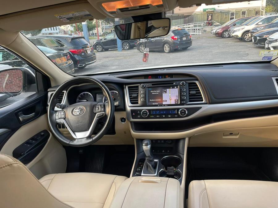 2017 Toyota Highlander XLE V6 AWD (Natl), available for sale in Worcester, Massachusetts | Sophia's Auto Sales Inc. Worcester, Massachusetts 2017 Toyota Highlander XLE V6 AWD (Natl), available for sale in Worcester, Massachusetts | Sophia's Auto Sales Inc. Worcester, Massachusetts