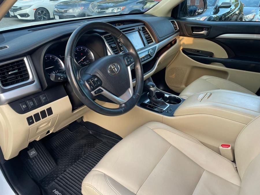 2017 Toyota Highlander XLE V6 AWD (Natl), available for sale in Worcester, Massachusetts | Sophia's Auto Sales Inc. Worcester, Massachusetts 2017 Toyota Highlander XLE V6 AWD (Natl), available for sale in Worcester, Massachusetts | Sophia's Auto Sales Inc. Worcester, Massachusetts