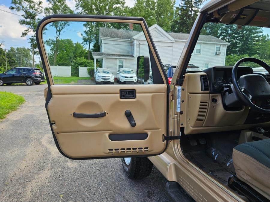 1999 Jeep Wrangler 2dr Sahara 4.0 Straight 6 Manual W/Hard Top, available for sale in East Windsor, Connecticut | Toro Auto. East Windsor, Connecticut 1999 Jeep Wrangler 2dr Sahara 4.0 Straight 6 Manual W/Hard Top, available for sale in East Windsor, Connecticut | Toro Auto. East Windsor, Connecticut