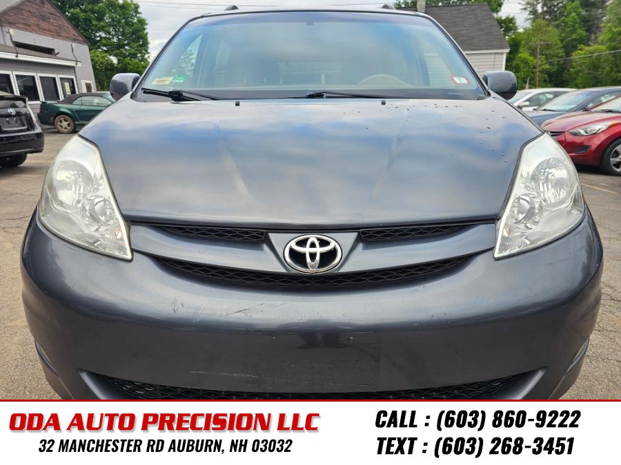 2006 Toyota Sienna XLE photo 2