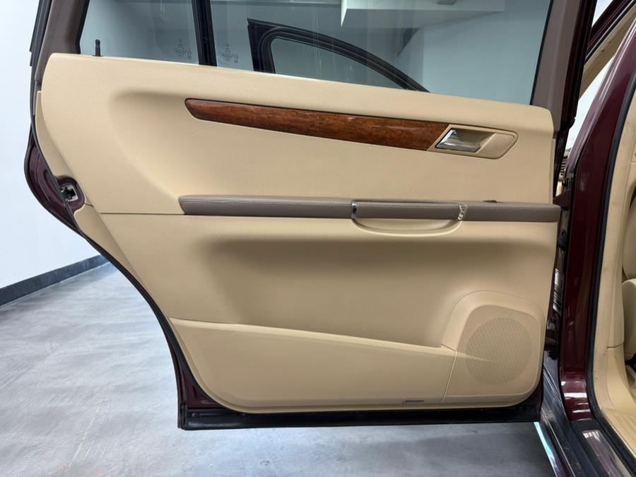 2007 Mercedes-Benz R-Class 4MATIC 4dr 3.5L, available for sale in Elizabeth, New Jersey | M Auto Group. Elizabeth, New Jersey 2007 Mercedes-Benz R-Class 4MATIC 4dr 3.5L, available for sale in Elizabeth, New Jersey | M Auto Group. Elizabeth, New Jersey