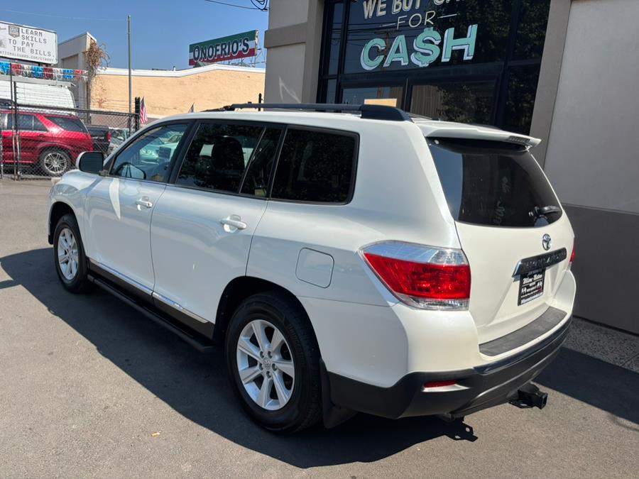 2013 Toyota Highlander 4WD 4dr V6 SE (Natl), available for sale in New haven, Connecticut | Wilson Maturo Motors. New haven, Connecticut 2013 Toyota Highlander 4WD 4dr V6 SE (Natl), available for sale in New haven, Connecticut | Wilson Maturo Motors. New haven, Connecticut