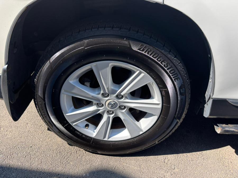 2013 Toyota Highlander 4WD 4dr V6 SE (Natl), available for sale in New haven, Connecticut | Wilson Maturo Motors. New haven, Connecticut 2013 Toyota Highlander 4WD 4dr V6 SE (Natl), available for sale in New haven, Connecticut | Wilson Maturo Motors. New haven, Connecticut