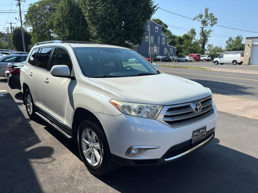 2013 Toyota Highlander 4WD 4dr V6 SE (Natl), available for sale in New haven, Connecticut | Wilson Maturo Motors. New haven, Connecticut 2013 Toyota Highlander 4WD 4dr V6 SE (Natl), available for sale in New haven, Connecticut | Wilson Maturo Motors. New haven, Connecticut