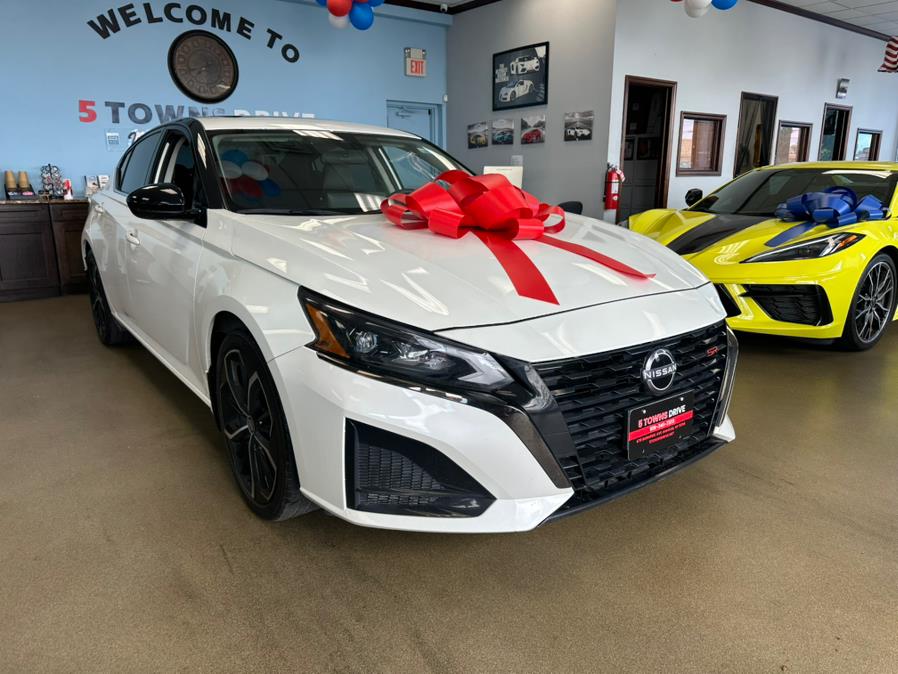 2023 Nissan Altima 2.5 SR photo 2