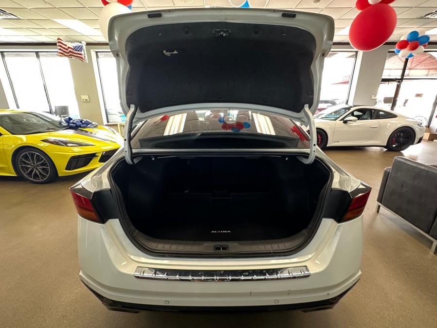 2023 Nissan Altima 2.5 SR Sedan, available for sale in Inwood, New York | 5 Towns Drive. Inwood, New York 2023 Nissan Altima 2.5 SR Sedan, available for sale in Inwood, New York | 5 Towns Drive. Inwood, New York