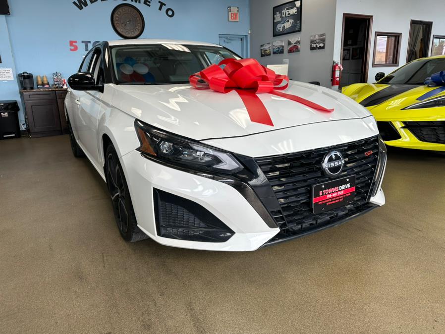 2023 Nissan Altima 2.5 SR photo 3