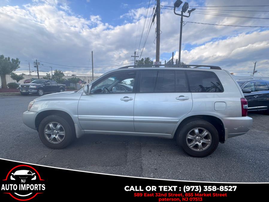 2004 Toyota Highlander 4dr V6 4WD w/3rd Row (Natl), available for sale in Paterson, New Jersey | NJ Auto Imports. Paterson, New Jersey 2004 Toyota Highlander 4dr V6 4WD w/3rd Row (Natl), available for sale in Paterson, New Jersey | NJ Auto Imports. Paterson, New Jersey