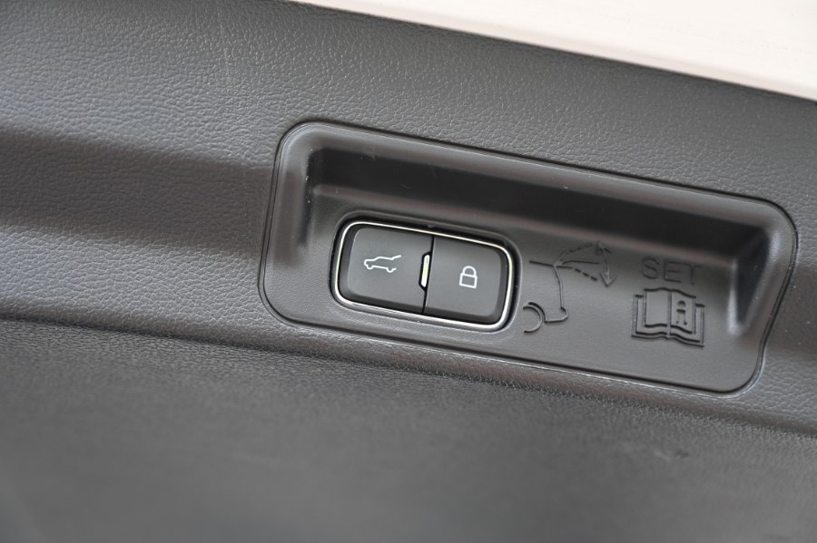 2022 Ford Explorer XLT 4WD, available for sale in Waterbury, Connecticut | Highline Car Connection. Waterbury, Connecticut 2022 Ford Explorer XLT 4WD, available for sale in Waterbury, Connecticut | Highline Car Connection. Waterbury, Connecticut