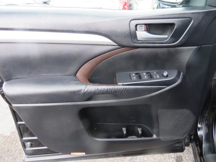 2015 Toyota Highlander XLE AWD V6, available for sale in Middle Village, New York | Road Masters II INC. Middle Village, New York 2015 Toyota Highlander XLE AWD V6, available for sale in Middle Village, New York | Road Masters II INC. Middle Village, New York