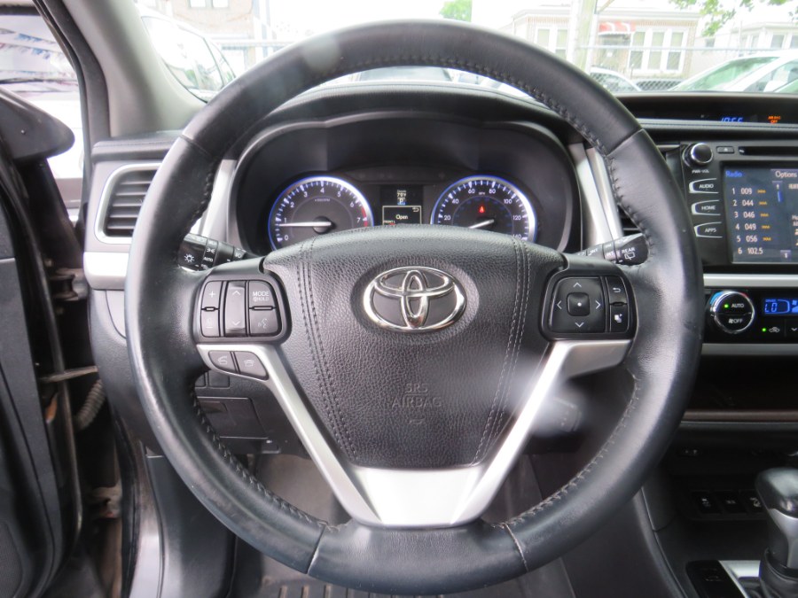 2015 Toyota Highlander XLE AWD V6, available for sale in Middle Village, New York | Road Masters II INC. Middle Village, New York 2015 Toyota Highlander XLE AWD V6, available for sale in Middle Village, New York | Road Masters II INC. Middle Village, New York