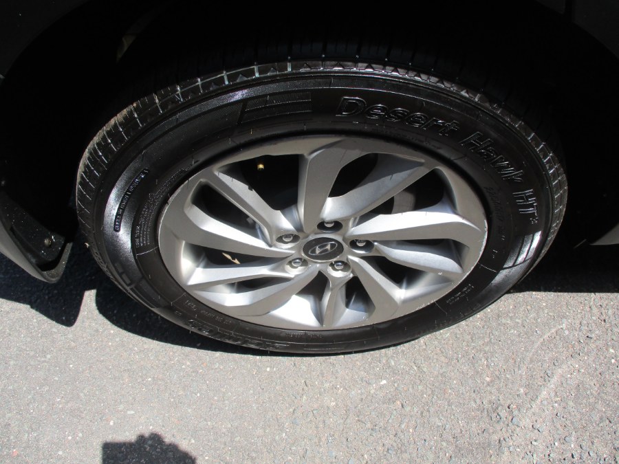 2017 Hyundai Tucson SE AWD, available for sale in Meriden, Connecticut | Cos Central Auto. Meriden, Connecticut 2017 Hyundai Tucson SE AWD, available for sale in Meriden, Connecticut | Cos Central Auto. Meriden, Connecticut