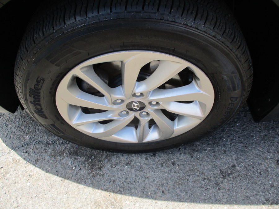 2017 Hyundai Tucson SE AWD, available for sale in Meriden, Connecticut | Cos Central Auto. Meriden, Connecticut 2017 Hyundai Tucson SE AWD, available for sale in Meriden, Connecticut | Cos Central Auto. Meriden, Connecticut