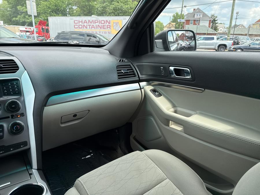 2014 Ford Explorer 4WD 4dr, available for sale in Little Ferry, New Jersey | Victoria Preowned Autos Inc. Little Ferry, New Jersey 2014 Ford Explorer 4WD 4dr, available for sale in Little Ferry, New Jersey | Victoria Preowned Autos Inc. Little Ferry, New Jersey