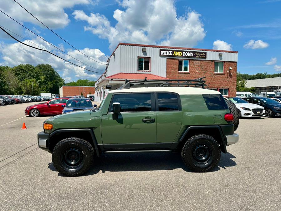 2012 Toyota FJ Cruiser 4WD 4dr Auto (Natl), available for sale in South Windsor, Connecticut | Mike And Tony Auto Sales, Inc. South Windsor, Connecticut 2012 Toyota FJ Cruiser 4WD 4dr Auto (Natl), available for sale in South Windsor, Connecticut | Mike And Tony Auto Sales, Inc. South Windsor, Connecticut