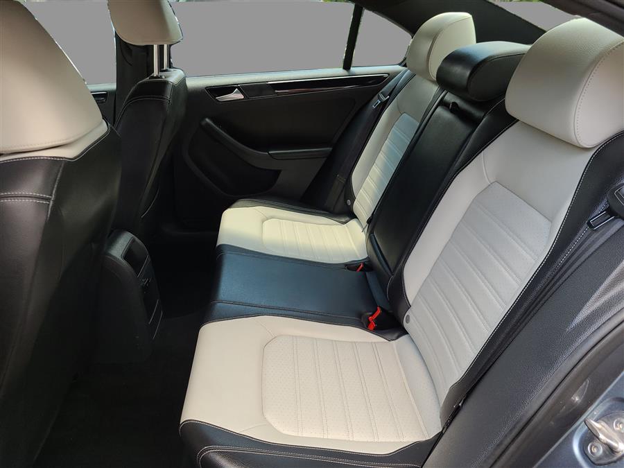 2015 Volkswagen Jetta Sedan 4dr Auto 1.8T Sport PZEV, available for sale in Canton, Connecticut | Lava Motors. Canton, Connecticut 2015 Volkswagen Jetta Sedan 4dr Auto 1.8T Sport PZEV, available for sale in Canton, Connecticut | Lava Motors. Canton, Connecticut