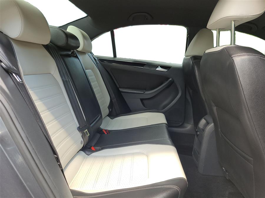 2015 Volkswagen Jetta Sedan 4dr Auto 1.8T Sport PZEV, available for sale in Canton, Connecticut | Lava Motors. Canton, Connecticut 2015 Volkswagen Jetta Sedan 4dr Auto 1.8T Sport PZEV, available for sale in Canton, Connecticut | Lava Motors. Canton, Connecticut