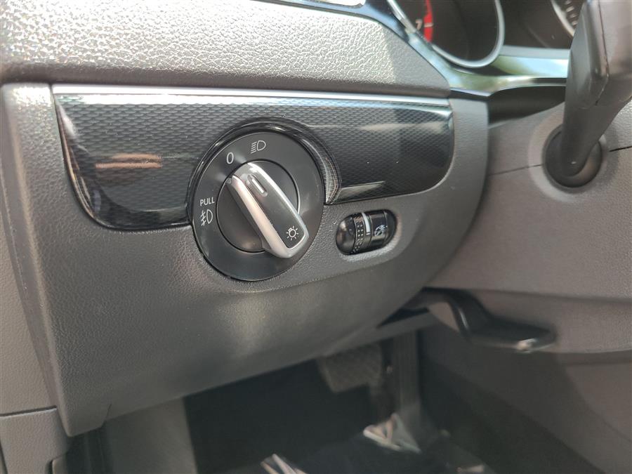 2015 Volkswagen Jetta Sedan 4dr Auto 1.8T Sport PZEV, available for sale in Canton, Connecticut | Lava Motors. Canton, Connecticut 2015 Volkswagen Jetta Sedan 4dr Auto 1.8T Sport PZEV, available for sale in Canton, Connecticut | Lava Motors. Canton, Connecticut