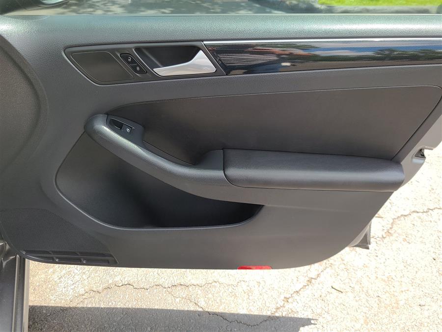 2015 Volkswagen Jetta Sedan 4dr Auto 1.8T Sport PZEV, available for sale in Canton, Connecticut | Lava Motors. Canton, Connecticut 2015 Volkswagen Jetta Sedan 4dr Auto 1.8T Sport PZEV, available for sale in Canton, Connecticut | Lava Motors. Canton, Connecticut