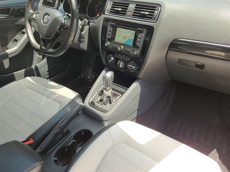 2015 Volkswagen Jetta Sedan 4dr Auto 1.8T Sport PZEV, available for sale in Canton, Connecticut | Lava Motors. Canton, Connecticut 2015 Volkswagen Jetta Sedan 4dr Auto 1.8T Sport PZEV, available for sale in Canton, Connecticut | Lava Motors. Canton, Connecticut