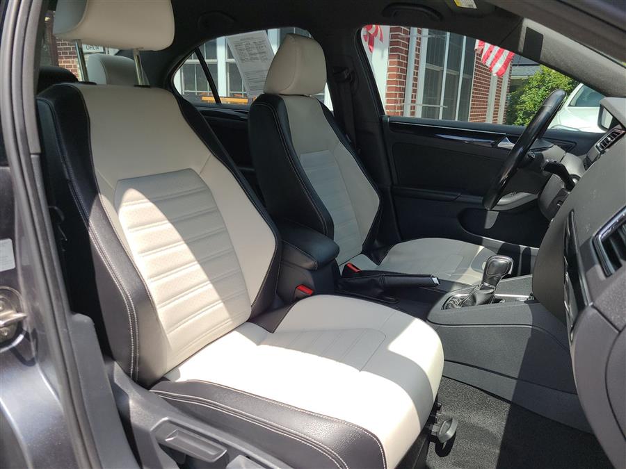 2015 Volkswagen Jetta Sedan 4dr Auto 1.8T Sport PZEV, available for sale in Canton, Connecticut | Lava Motors. Canton, Connecticut 2015 Volkswagen Jetta Sedan 4dr Auto 1.8T Sport PZEV, available for sale in Canton, Connecticut | Lava Motors. Canton, Connecticut