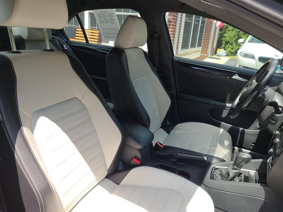 2015 Volkswagen Jetta Sedan 4dr Auto 1.8T Sport PZEV, available for sale in Canton, Connecticut | Lava Motors. Canton, Connecticut 2015 Volkswagen Jetta Sedan 4dr Auto 1.8T Sport PZEV, available for sale in Canton, Connecticut | Lava Motors. Canton, Connecticut