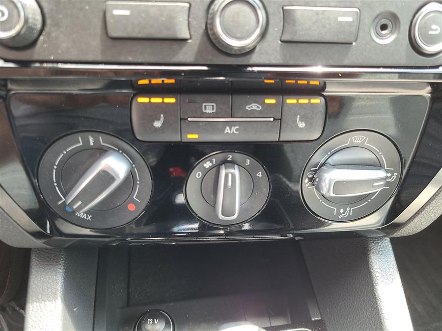 2015 Volkswagen Jetta Sedan 4dr Auto 1.8T Sport PZEV, available for sale in Canton, Connecticut | Lava Motors. Canton, Connecticut 2015 Volkswagen Jetta Sedan 4dr Auto 1.8T Sport PZEV, available for sale in Canton, Connecticut | Lava Motors. Canton, Connecticut