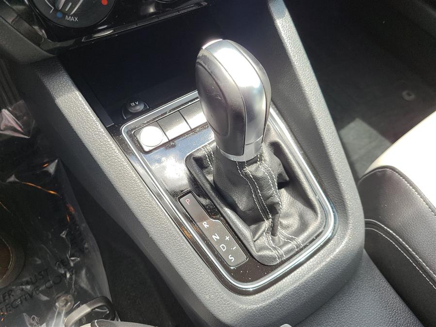 2015 Volkswagen Jetta Sedan 4dr Auto 1.8T Sport PZEV, available for sale in Canton, Connecticut | Lava Motors. Canton, Connecticut 2015 Volkswagen Jetta Sedan 4dr Auto 1.8T Sport PZEV, available for sale in Canton, Connecticut | Lava Motors. Canton, Connecticut