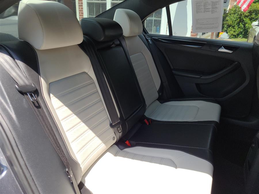 2015 Volkswagen Jetta Sedan 4dr Auto 1.8T Sport PZEV, available for sale in Canton, Connecticut | Lava Motors. Canton, Connecticut 2015 Volkswagen Jetta Sedan 4dr Auto 1.8T Sport PZEV, available for sale in Canton, Connecticut | Lava Motors. Canton, Connecticut