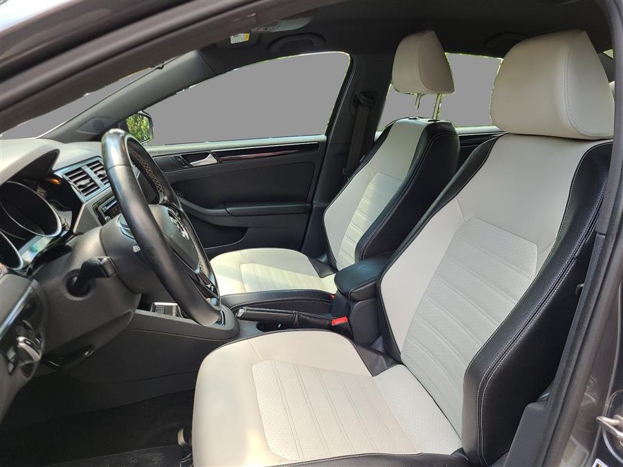 2015 Volkswagen Jetta Sedan 4dr Auto 1.8T Sport PZEV, available for sale in Canton, Connecticut | Lava Motors. Canton, Connecticut 2015 Volkswagen Jetta Sedan 4dr Auto 1.8T Sport PZEV, available for sale in Canton, Connecticut | Lava Motors. Canton, Connecticut