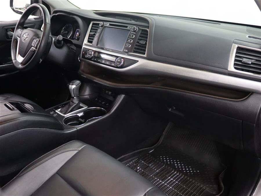 2017 Toyota Highlander XLE, available for sale in Paterson, New Jersey | Fast Track Motors. Paterson, New Jersey 2017 Toyota Highlander XLE, available for sale in Paterson, New Jersey | Fast Track Motors. Paterson, New Jersey