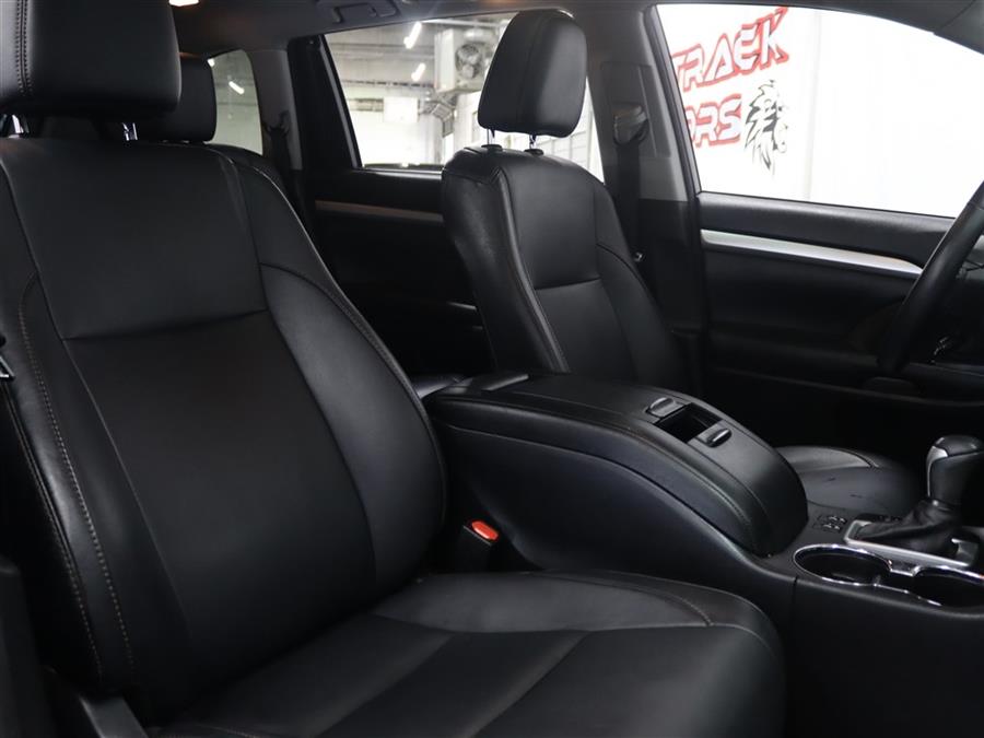 2017 Toyota Highlander XLE, available for sale in Paterson, New Jersey | Fast Track Motors. Paterson, New Jersey 2017 Toyota Highlander XLE, available for sale in Paterson, New Jersey | Fast Track Motors. Paterson, New Jersey
