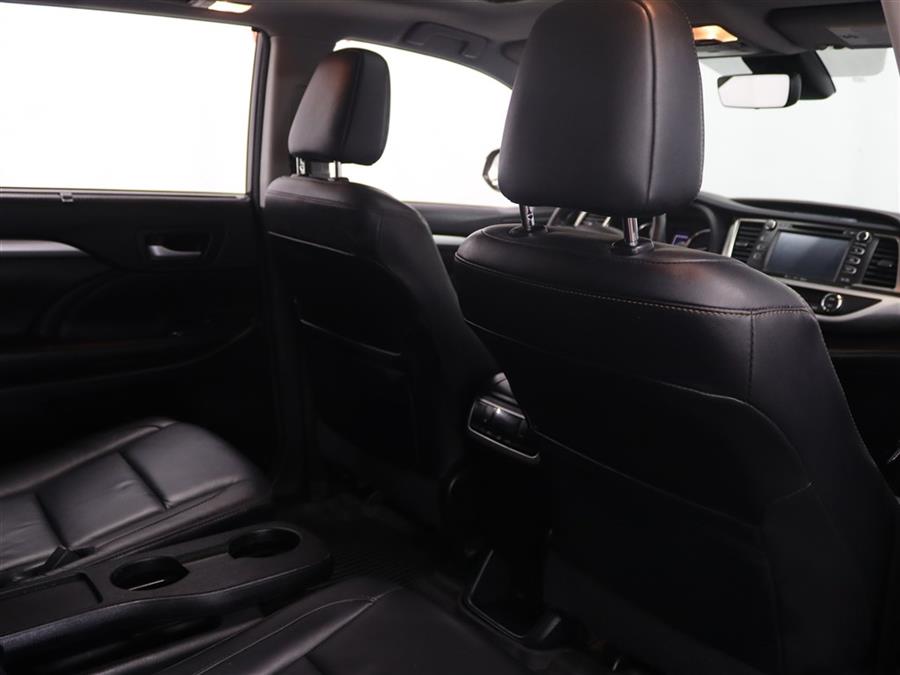 2017 Toyota Highlander XLE, available for sale in Paterson, New Jersey | Fast Track Motors. Paterson, New Jersey 2017 Toyota Highlander XLE, available for sale in Paterson, New Jersey | Fast Track Motors. Paterson, New Jersey