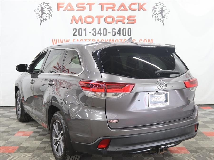 2017 Toyota Highlander XLE photo 2