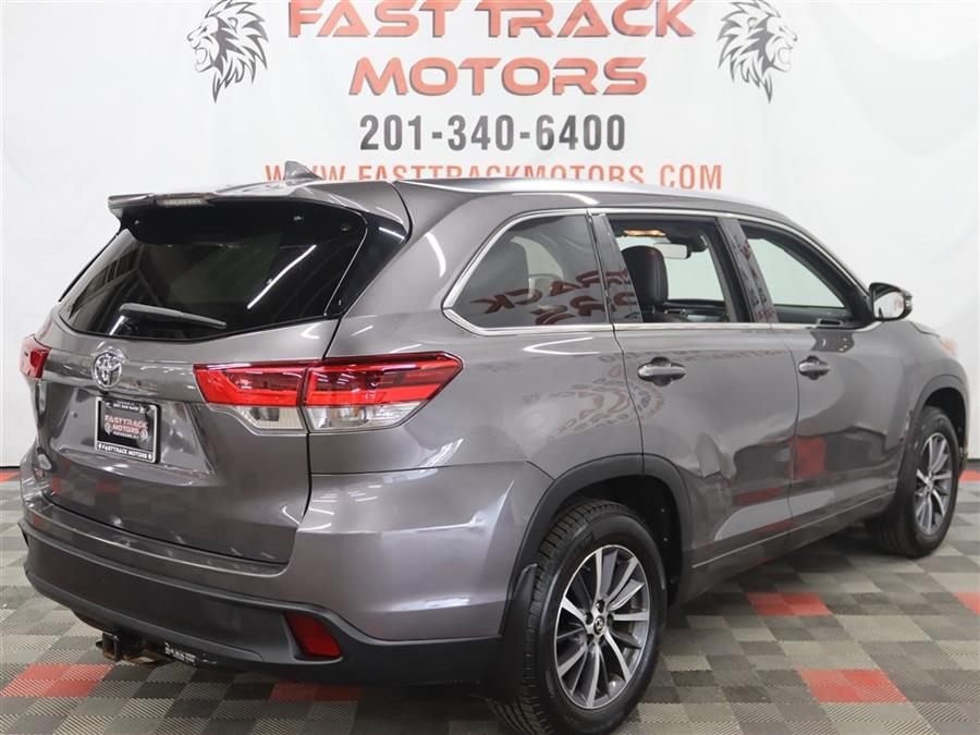 2017 Toyota Highlander XLE photo 4