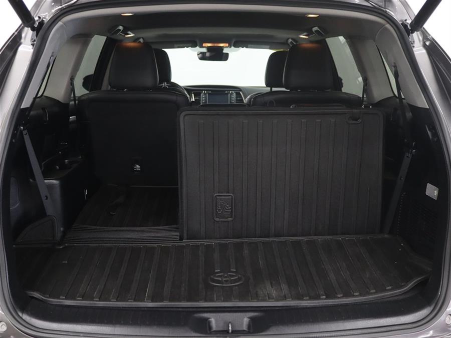 2017 Toyota Highlander XLE, available for sale in Paterson, New Jersey | Fast Track Motors. Paterson, New Jersey 2017 Toyota Highlander XLE, available for sale in Paterson, New Jersey | Fast Track Motors. Paterson, New Jersey
