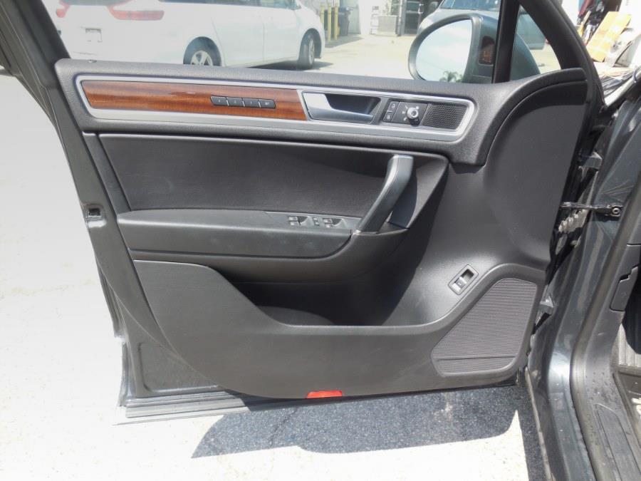 2016 Volkswagen Touareg 4dr V6 Sport w/Technology, available for sale in Hawaiian Gardens, California | Luxe Motors. Hawaiian Gardens, California 2016 Volkswagen Touareg 4dr V6 Sport w/Technology, available for sale in Hawaiian Gardens, California | Luxe Motors. Hawaiian Gardens, California