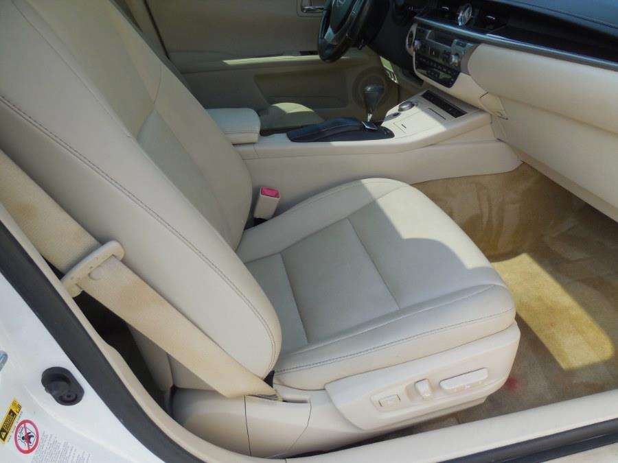 2013 Lexus ES 350 4dr Sdn, available for sale in Hawaiian Gardens, California | Luxe Motors. Hawaiian Gardens, California 2013 Lexus ES 350 4dr Sdn, available for sale in Hawaiian Gardens, California | Luxe Motors. Hawaiian Gardens, California
