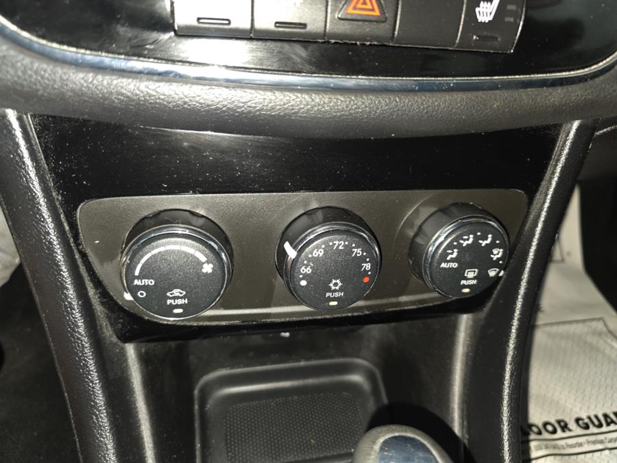 2014 Chrysler 200 4dr Sdn Limited, available for sale in West Haven, Connecticut | Auto Fair Inc.. West Haven, Connecticut 2014 Chrysler 200 4dr Sdn Limited, available for sale in West Haven, Connecticut | Auto Fair Inc.. West Haven, Connecticut