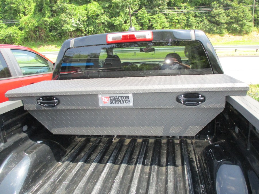 2018 Chevrolet Colorado 4WD Crew Cab 140.5" Work Truck, available for sale in Meriden, Connecticut | Cos Central Auto. Meriden, Connecticut 2018 Chevrolet Colorado 4WD Crew Cab 140.5" Work Truck, available for sale in Meriden, Connecticut | Cos Central Auto. Meriden, Connecticut