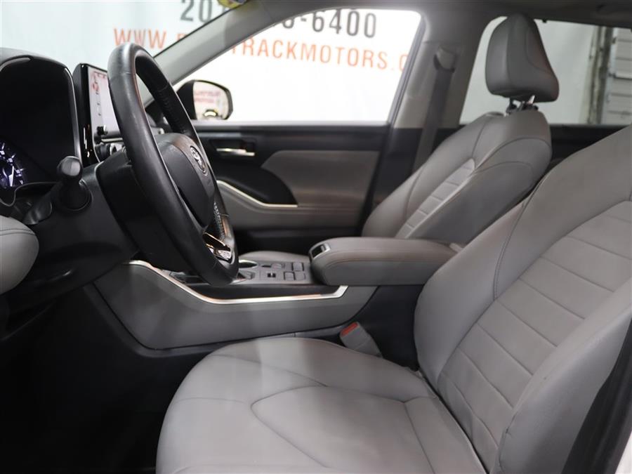 2021 Toyota Highlander XLE photo 4