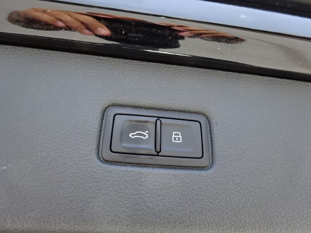 2018 Audi Q7 2.0T Premium Plus quattro AWD, available for sale in Newton, Massachusetts | Jacob Auto Sales. Newton, Massachusetts 2018 Audi Q7 2.0T Premium Plus quattro AWD, available for sale in Newton, Massachusetts | Jacob Auto Sales. Newton, Massachusetts