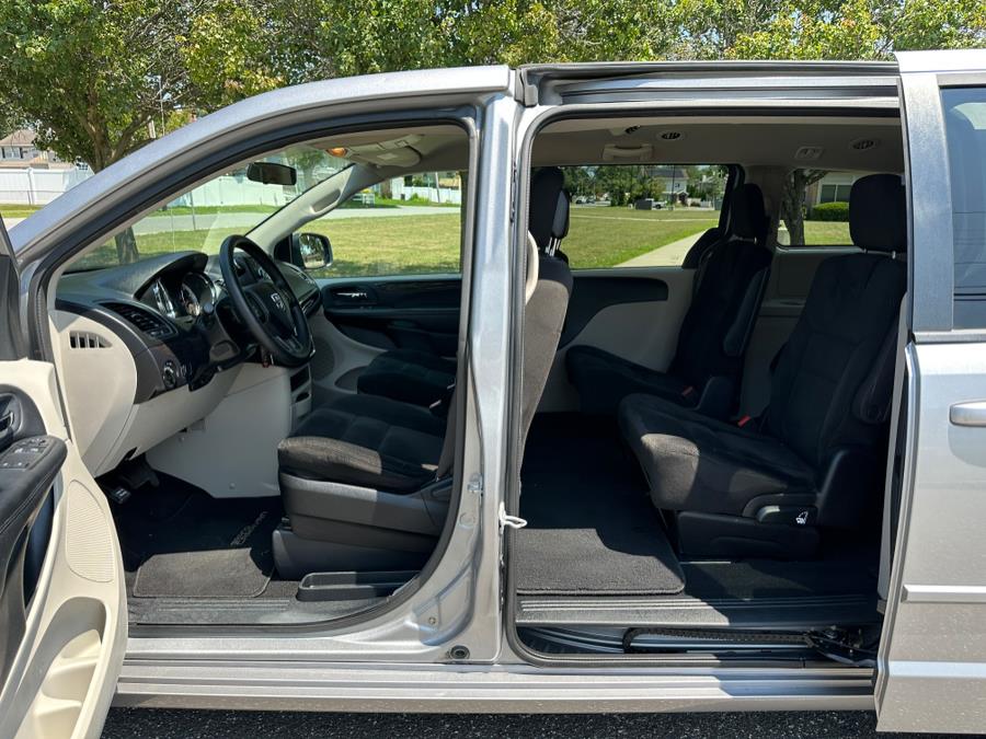 2016 Dodge Grand Caravan 4dr Wgn American Value Pkg, available for sale in Copiague, New York | Great Deal Motors. Copiague, New York 2016 Dodge Grand Caravan 4dr Wgn American Value Pkg, available for sale in Copiague, New York | Great Deal Motors. Copiague, New York