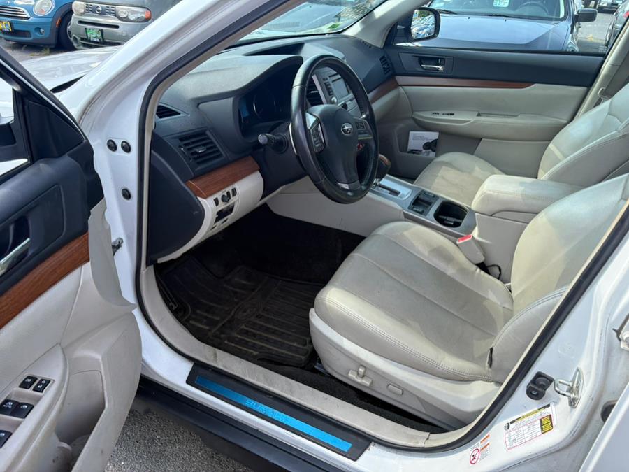2013 Subaru Outback 4dr Wgn H4 Auto 2.5i Limited, available for sale in East Windsor, Connecticut | CT Car Co LLC. East Windsor, Connecticut 2013 Subaru Outback 4dr Wgn H4 Auto 2.5i Limited, available for sale in East Windsor, Connecticut | CT Car Co LLC. East Windsor, Connecticut