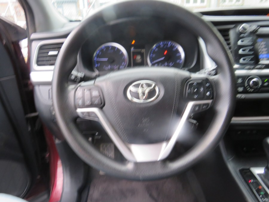 2018 Toyota Highlander LE, available for sale in Middle Village, New York | Road Masters II INC. Middle Village, New York 2018 Toyota Highlander LE, available for sale in Middle Village, New York | Road Masters II INC. Middle Village, New York