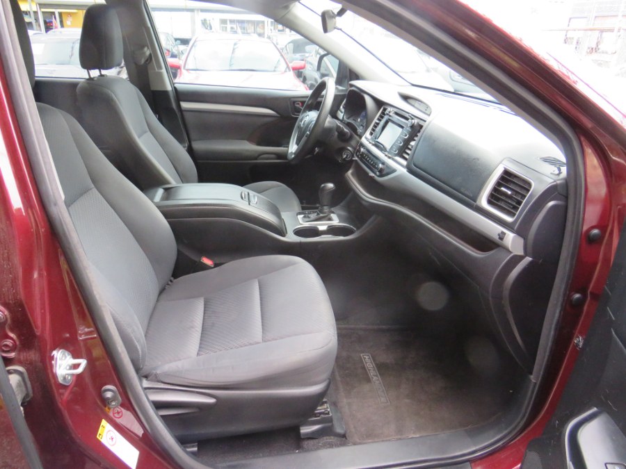 2018 Toyota Highlander LE, available for sale in Middle Village, New York | Road Masters II INC. Middle Village, New York 2018 Toyota Highlander LE, available for sale in Middle Village, New York | Road Masters II INC. Middle Village, New York