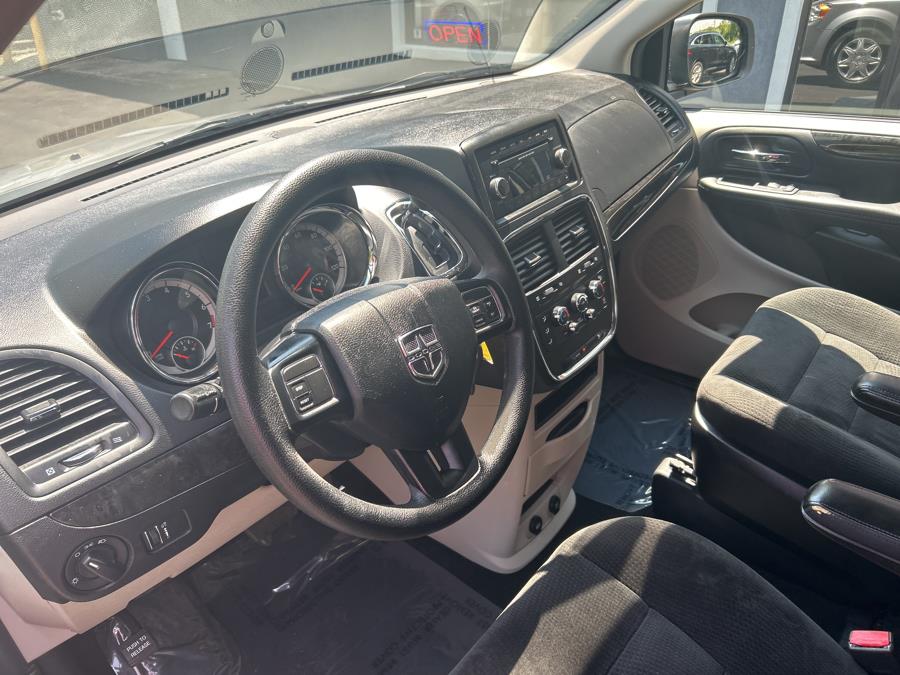 2016 Dodge Grand Caravan 4dr Wgn SE, available for sale in Middletown, Connecticut | Newfield Auto Sales. Middletown, Connecticut 2016 Dodge Grand Caravan 4dr Wgn SE, available for sale in Middletown, Connecticut | Newfield Auto Sales. Middletown, Connecticut